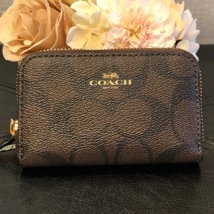 NWT COACH ZIP AROUND CARD AND COIN CASE